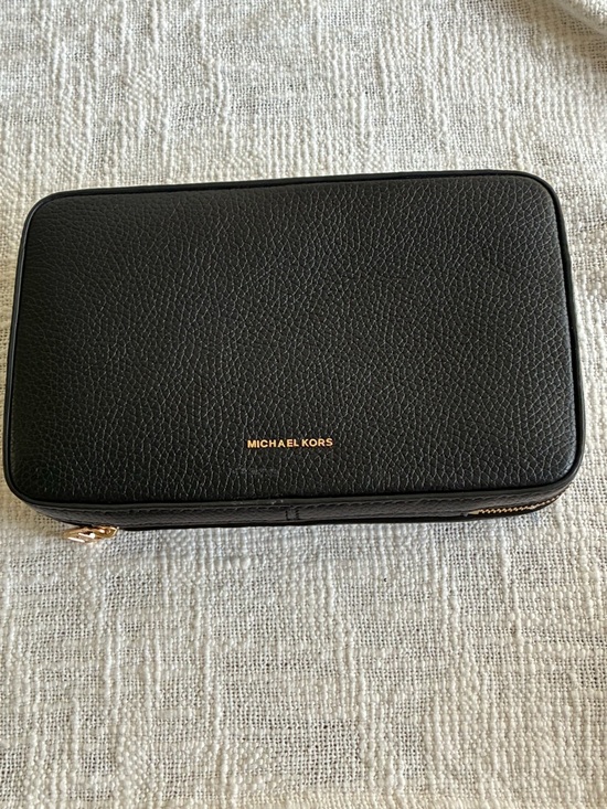 Michael Kors Accessories - Michael Kors Black pebble Leather organizer.